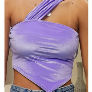 טופ קטיפה סגול לילך עם כתפיה באלכסון ושפיץ מתאים לתיכון